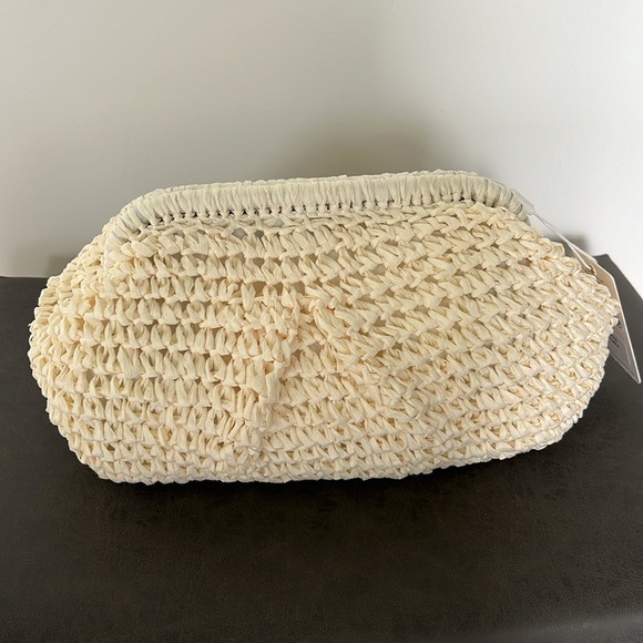 NWT Urban Expressions Cream Woven Clutch - Picture 4 of 14